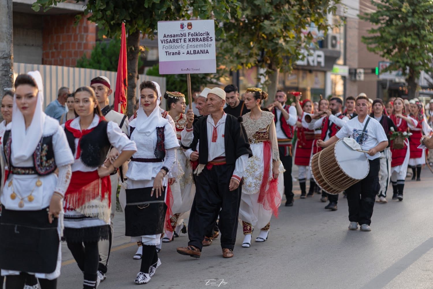 FOLKFEST 2025 — ansambli “Visaret e Krrabës” nga Tirana në defile